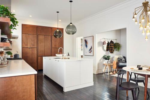 Custom Kitchen Cabinets and Design